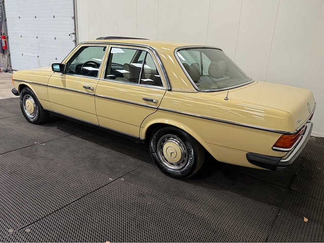 Mercedes-benz - 230 - 200-280 (w123) oldtimer - 1979 - afbeelding 23 van  32