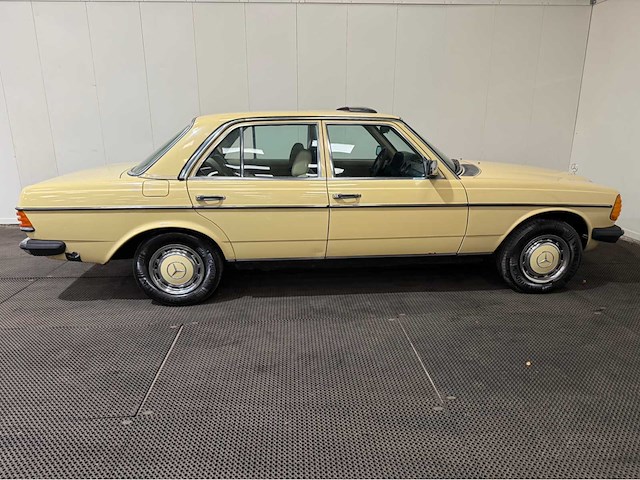 Mercedes-benz - 230 - 200-280 (w123) oldtimer - 1979 - afbeelding 27 van  32