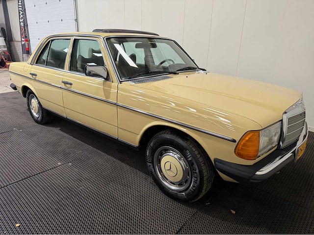 Mercedes-benz - 230 - 200-280 (w123) oldtimer - 1979 - afbeelding 29 van  32