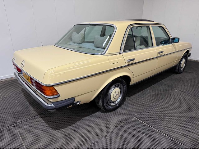 Mercedes-benz - 230 - 200-280 (w123) oldtimer - 1979 - afbeelding 30 van  32