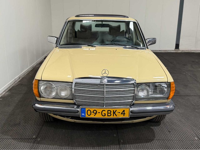 Mercedes-benz - 230 - 200-280 (w123) oldtimer - 1979 - afbeelding 31 van  32