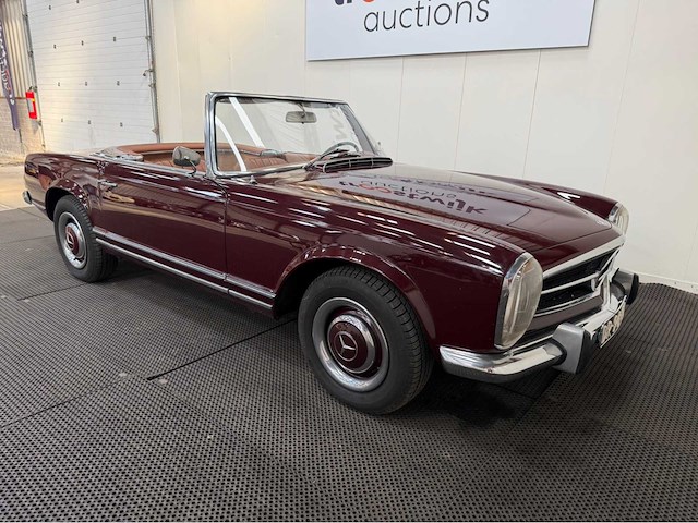 Mercedes-benz - 230 sl - pagode - cabriolet - oldtimer - 1964 - afbeelding 15 van  37