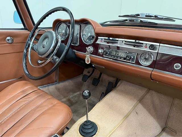 Mercedes-benz - 230 sl - pagode - cabriolet - oldtimer - 1964 - afbeelding 18 van  37