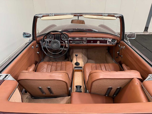 Mercedes-benz - 230 sl - pagode - cabriolet - oldtimer - 1964 - afbeelding 19 van  37
