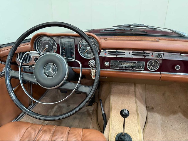 Mercedes-benz - 230 sl - pagode - cabriolet - oldtimer - 1964 - afbeelding 27 van  37