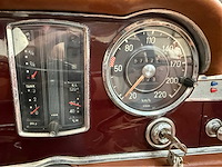Mercedes-benz - 230 sl - pagode - cabriolet - oldtimer - 1964 - afbeelding 8 van  37