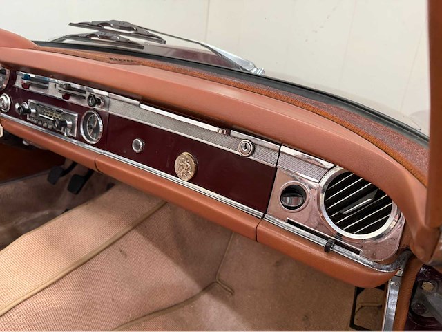 Mercedes-benz - 230 sl - pagode - cabriolet - oldtimer - 1964 - afbeelding 29 van  37