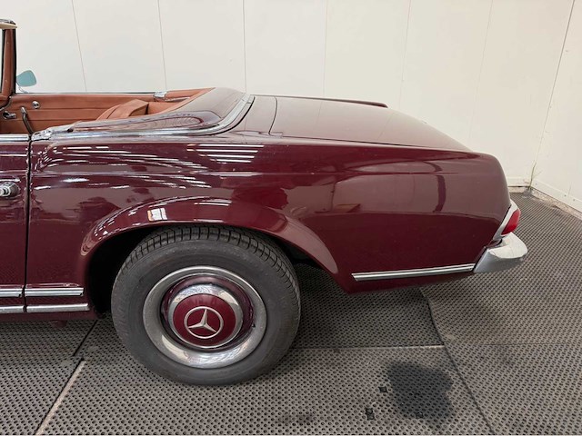 Mercedes-benz - 230 sl - pagode - cabriolet - oldtimer - 1964 - afbeelding 30 van  37