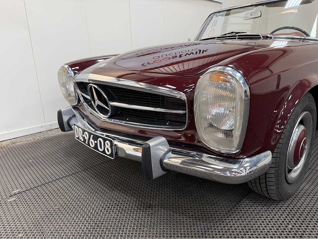 Mercedes-benz - 230 sl - pagode - cabriolet - oldtimer - 1964 - afbeelding 11 van  37