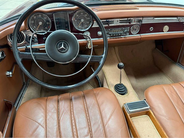 Mercedes-benz - 230 sl - pagode - cabriolet - oldtimer - 1964 - afbeelding 3 van  37