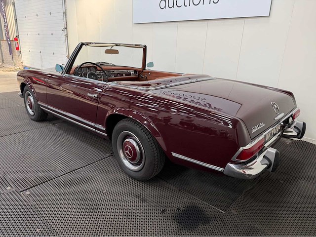 Mercedes-benz - 230 sl - pagode - cabriolet - oldtimer - 1964 - afbeelding 7 van  37