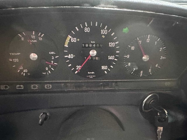 Mercedes-benz - 240 - w123 - l-082-gd- 1982 - afbeelding 2 van  19