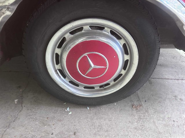 Mercedes-benz - 240 - w123 - l-082-gd- 1982 - afbeelding 5 van  19