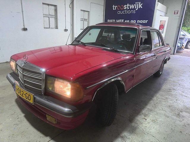 Mercedes-benz - 240 - w123 - l-082-gd- 1982 - afbeelding 1 van  19