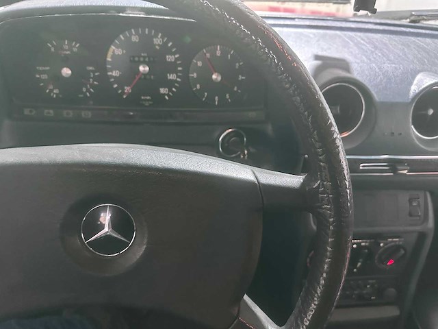 Mercedes-benz - 240 - w123 - l-082-gd- 1982 - afbeelding 19 van  19