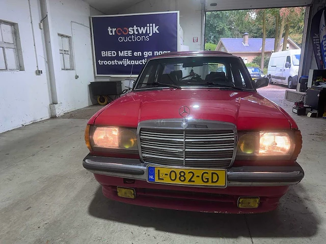 Mercedes-benz - 240 - w123 - l-082-gd- 1982 - afbeelding 19 van  22