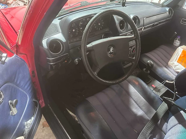 Mercedes-benz - 240 - w123 - l-082-gd- 1982 - afbeelding 21 van  22