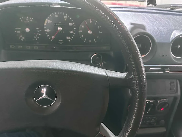 Mercedes-benz - 240 - w123 - l-082-gd- 1982 - afbeelding 22 van  22