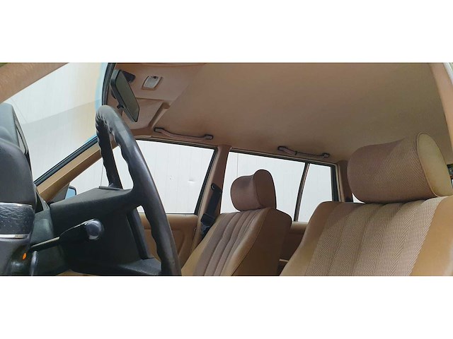 Mercedes-benz - 250 (w123) combi - 250 t - personenauto - afbeelding 10 van  27