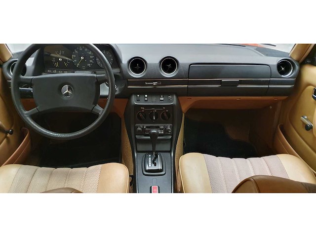 Mercedes-benz - 250 (w123) combi - 250 t - personenauto - afbeelding 11 van  27