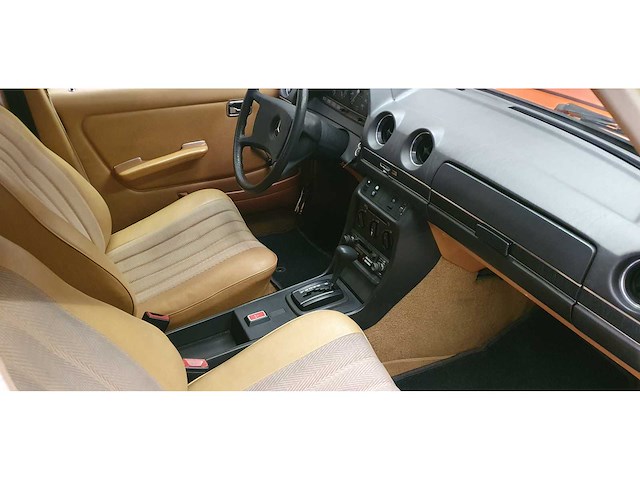 Mercedes-benz - 250 (w123) combi - 250 t - personenauto - afbeelding 15 van  27