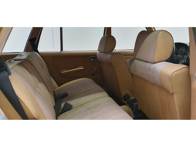 Mercedes-benz - 250 (w123) combi - 250 t - personenauto - afbeelding 17 van  27