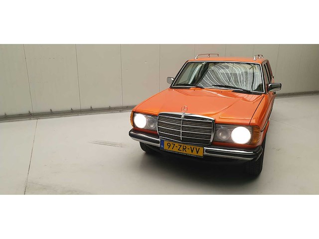 Mercedes-benz - 250 (w123) combi - 250 t - personenauto - afbeelding 21 van  27