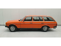 Mercedes-benz - 250 (w123) combi - 250 t - personenauto - afbeelding 25 van  27