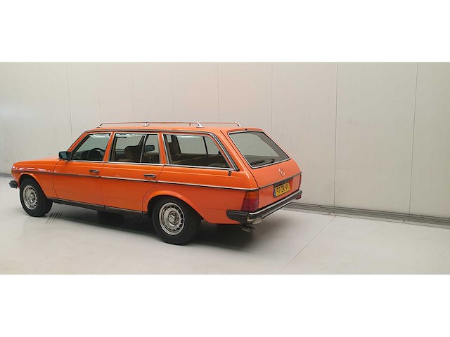 Mercedes-benz - 250 (w123) combi - 250 t - personenauto - afbeelding 26 van  27