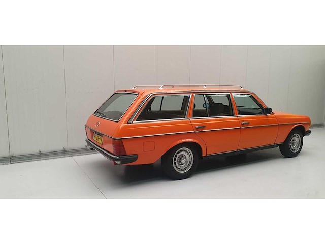Mercedes-benz - 250 (w123) combi - 250 t - personenauto - afbeelding 27 van  27