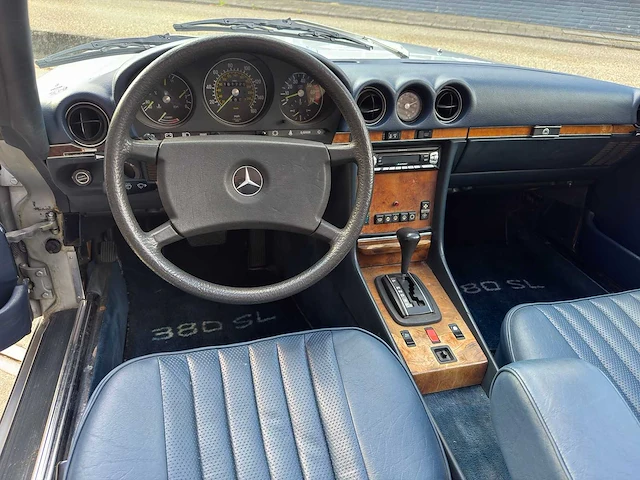 Mercedes-benz - 380 sl - 1984 - r-389-jj - personenauto - afbeelding 9 van  23