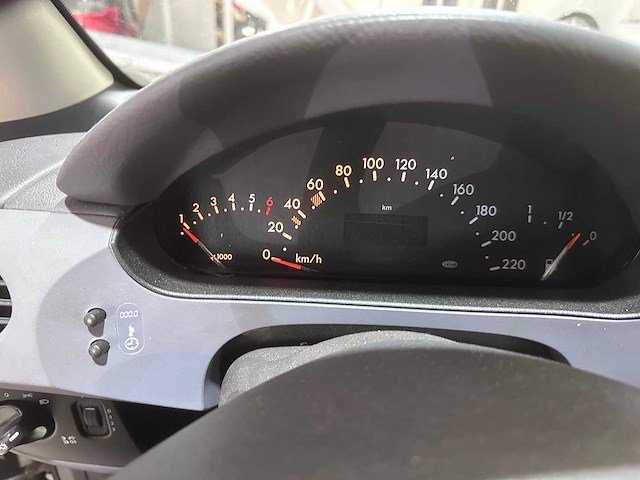 Mercedes-benz - a-klasse - 160 classic automaat- 98-dr-xd- 1999 - afbeelding 9 van  17