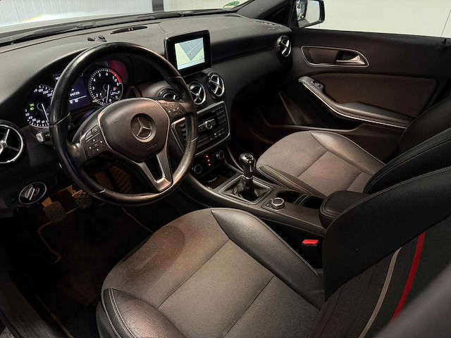 Mercedes-benz - a-klasse - 180 2013 5-klj-49 iaw - afbeelding 2 van  17