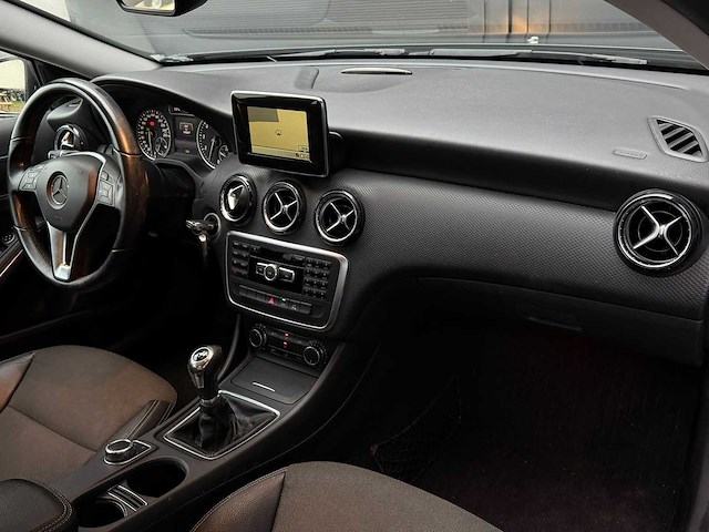 Mercedes-benz - a-klasse - 180 4u3 - car - 2014|8-tgr-29|iaw - afbeelding 6 van  23