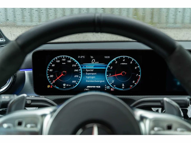 Mercedes-benz - a-klasse - amg 45 s 4matic+ - 2021 - l-749-nx - personenauto - afbeelding 37 van  47