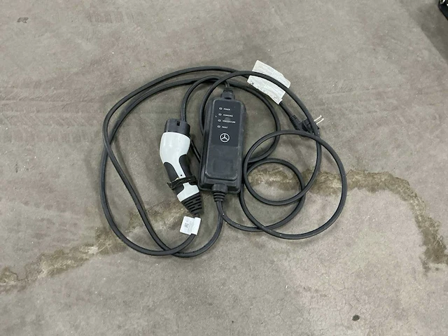 Mercedes benz - auto acculader - afbeelding 2 van  5