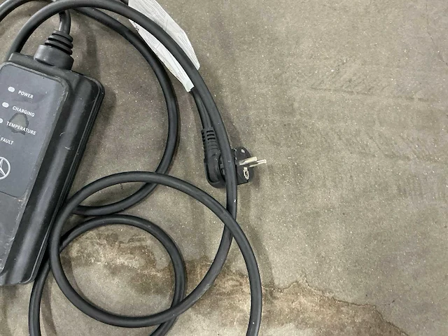 Mercedes benz - auto acculader - afbeelding 4 van  5