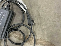 Mercedes benz - auto acculader - afbeelding 4 van  5