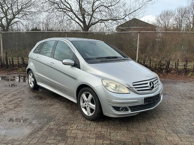 Mercedes-benz - b 180 cdi - belgische papieren - afbeelding 1 van  22