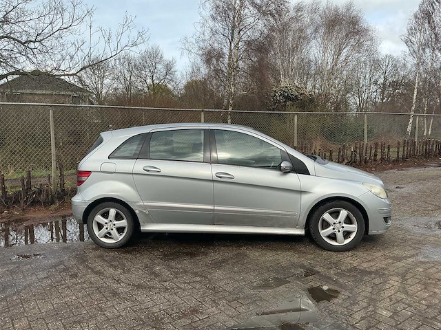 Mercedes-benz - b 180 cdi - belgische papieren - afbeelding 19 van  22