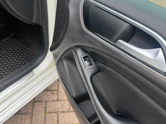 Mercedes-benz - b-klasse - 220 d , tt-004-p - afbeelding 16 van  26