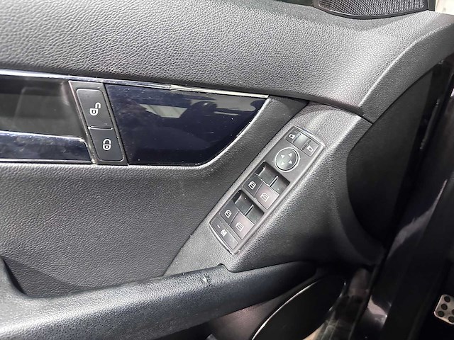 Mercedes-benz - c-klasse - 200 k - 70-gfg-3 - afbeelding 1 van  10