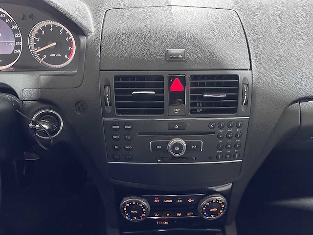 Mercedes-benz - c-klasse - 200 k - 70-gfg-3 - afbeelding 3 van  10