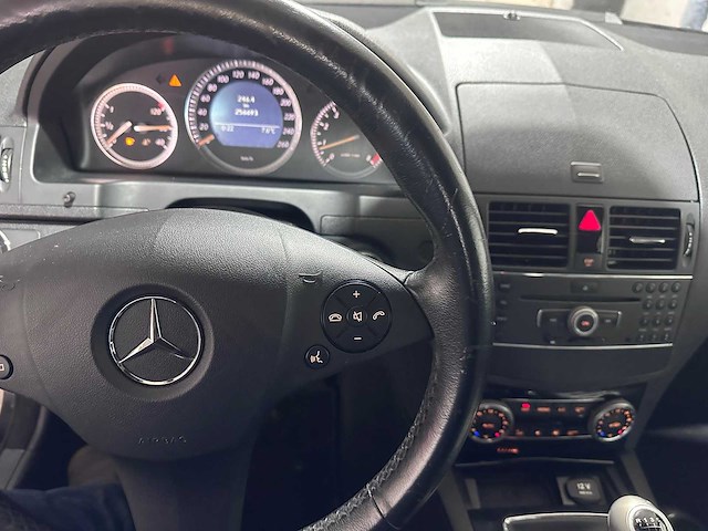 Mercedes-benz - c-klasse - 200 k - 70-gfg-3 - afbeelding 17 van  18