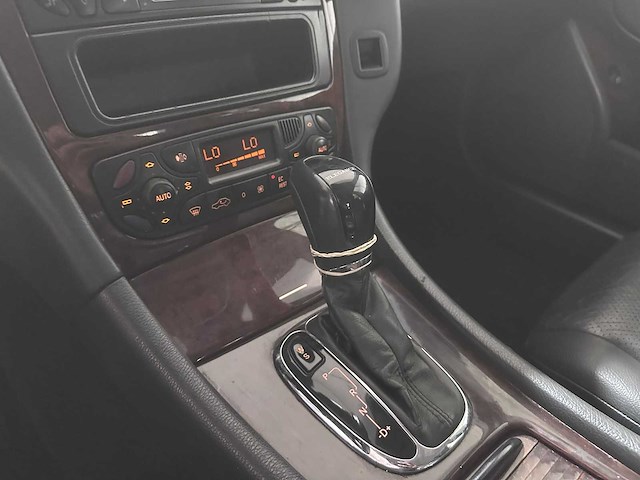 Mercedes-benz - c-klasse - 240 v6 elegance automaat- 16-gn-jr- 2001 - afbeelding 1 van  7