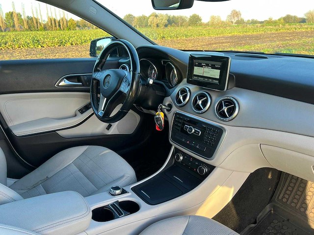 Mercedes-benz - cla-klasse - 180 ambition - 1-tjp-81 - 2014 - afbeelding 4 van  6