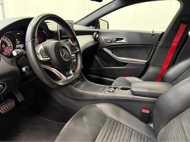 Mercedes-benz - cla-klasse - 250 - personenauto - 2016 - afbeelding 8 van  37
