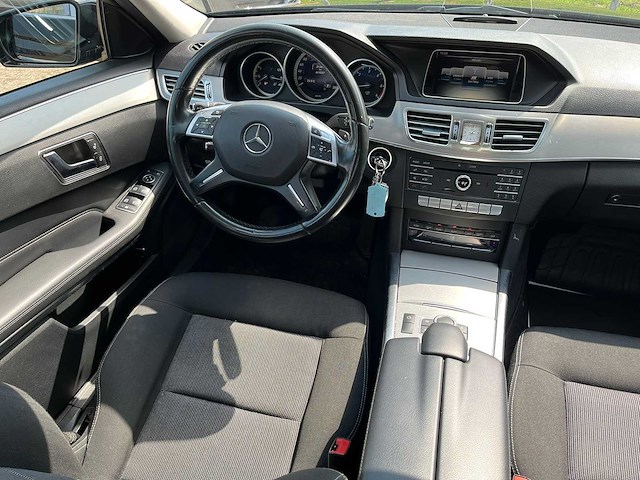 Mercedes-benz - e-klasse - 200 bluetec - personenauto - afbeelding 8 van  19