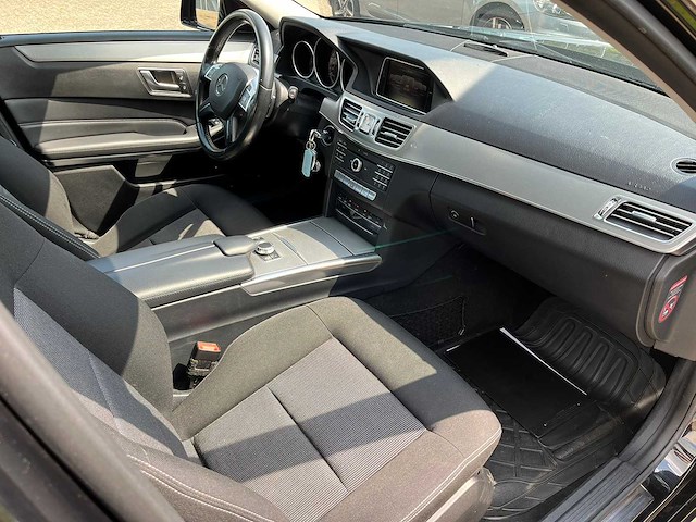 Mercedes-benz - e-klasse - 200 bluetec - personenauto - afbeelding 11 van  19