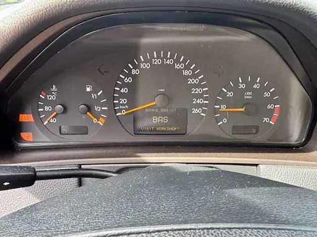 Mercedes-benz - e-klasse - 200 classic - car - 2000 - afbeelding 3 van  17